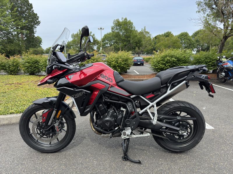 2025 Triumph Tiger 900 GT Pro - CARNIVAL RED - SAPPHIRE BLACK 