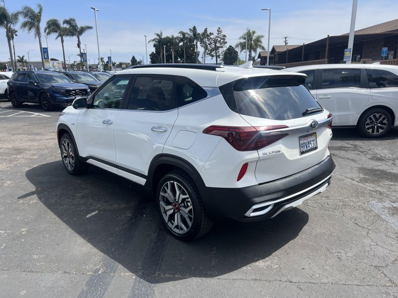2021 Kia Seltos SXImage 2