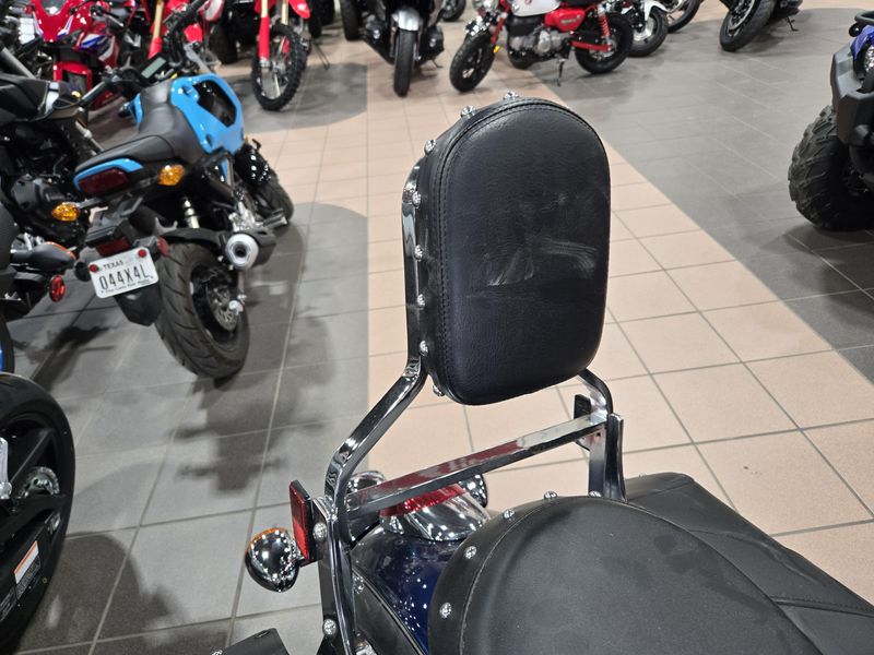 New 2025 Kawasaki VULCAN 900 CLASSIC LT METALLIC GRAPHITE GRAY AND METALLIC CARBON GRAY Image 13