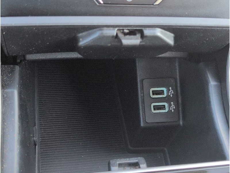 Used 2020 Ford Edge SEImage 17