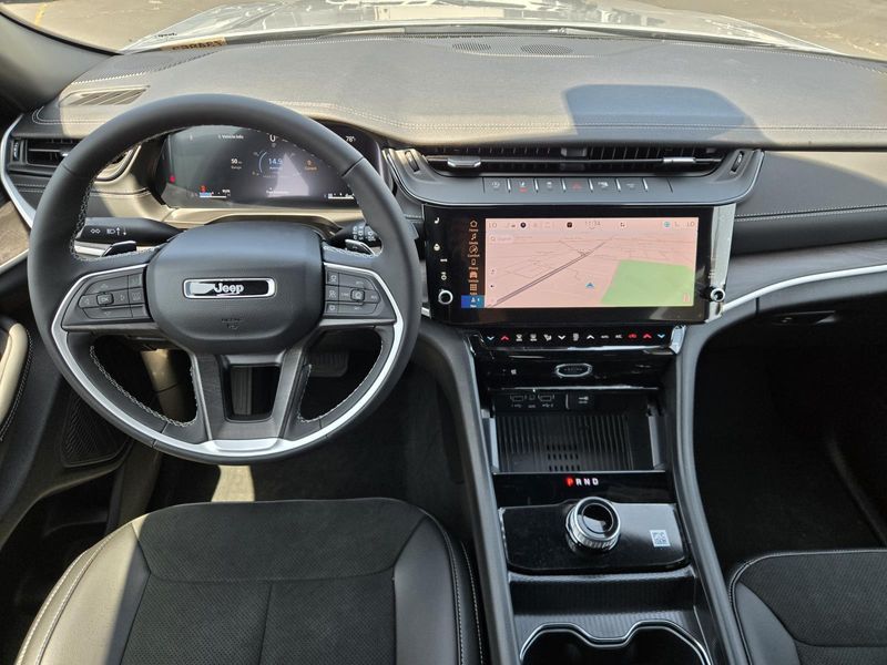 New 2026 Jeep Grand Cherokee Laredo Altitude 4x2