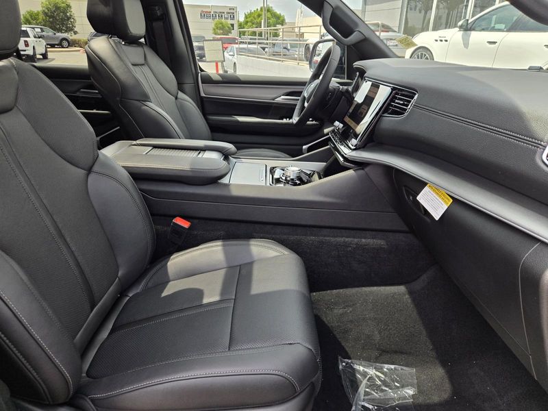 2026 Jeep Grand Wagoneer L Grand Wagoneer L Limited Altitude 4x4