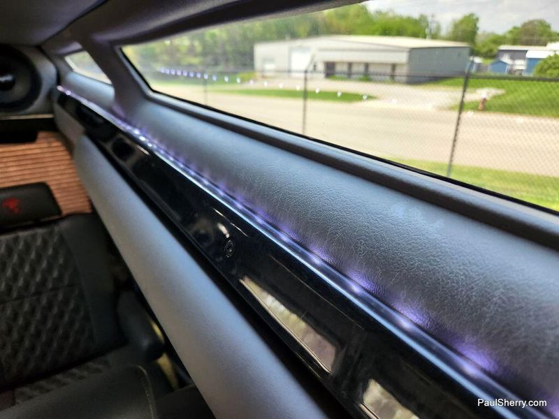 2022 GMC Savana Image 59