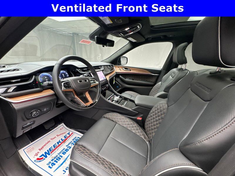 2025 Jeep Grand Cherokee L Summit Reserve 4x4Image 9