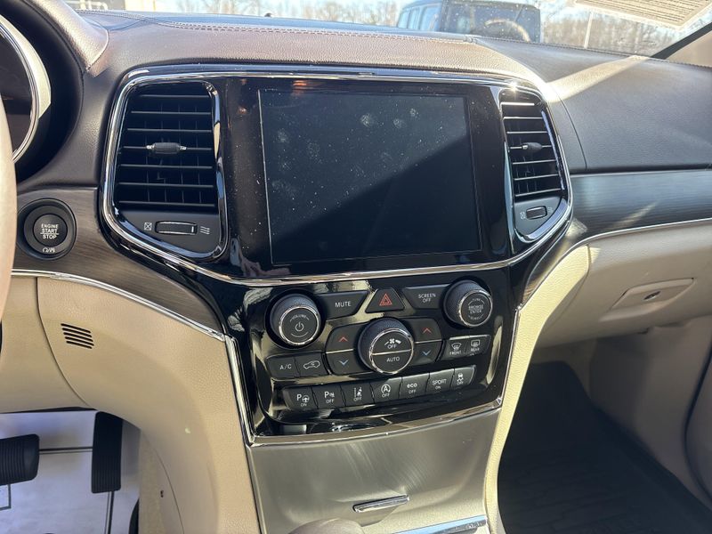 Used 2020 Jeep Grand Cherokee OverlandImage 32