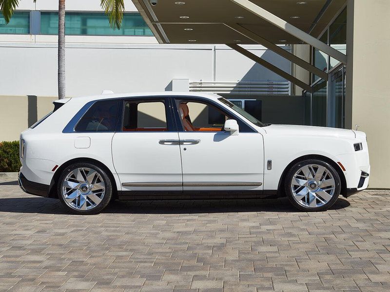 New 2027 Rolls-Royce Cullinan Image 8