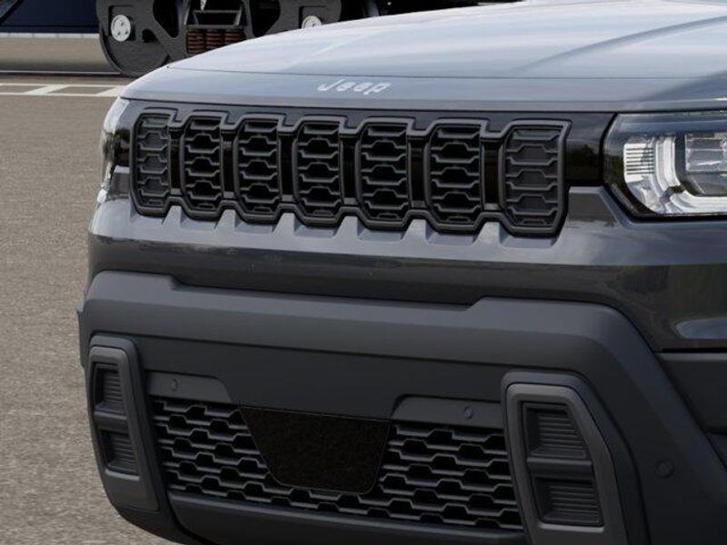 New 2026 Jeep Cherokee Laredo 4x4Image 11