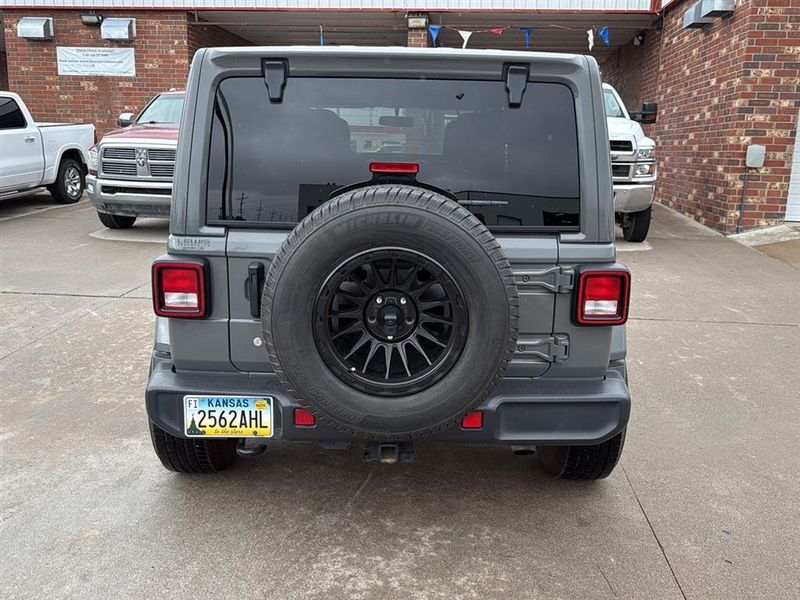 2020 Jeep Wrangler Unlimited Sahara photo 4