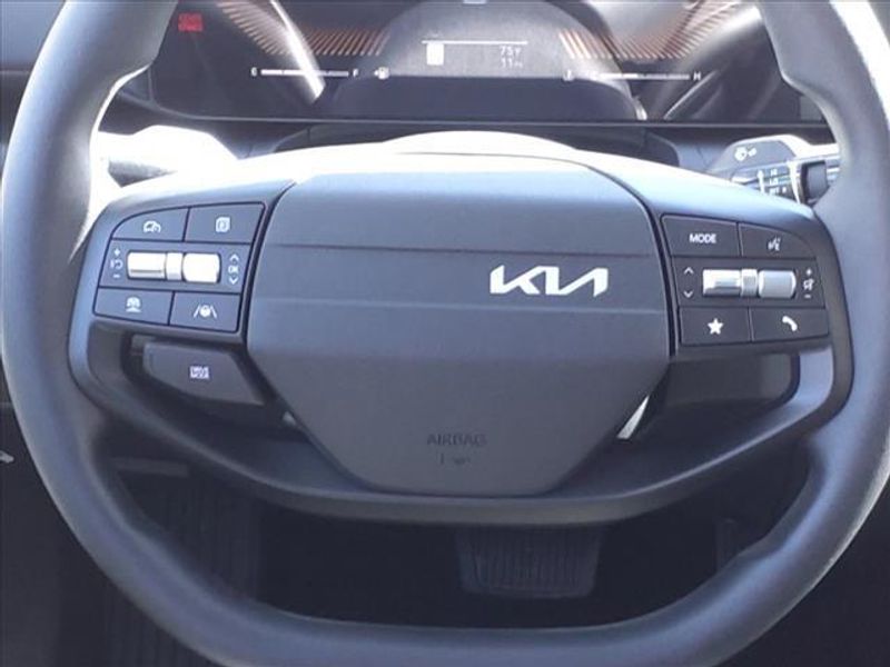 2025 Kia K4 LXSImage 9