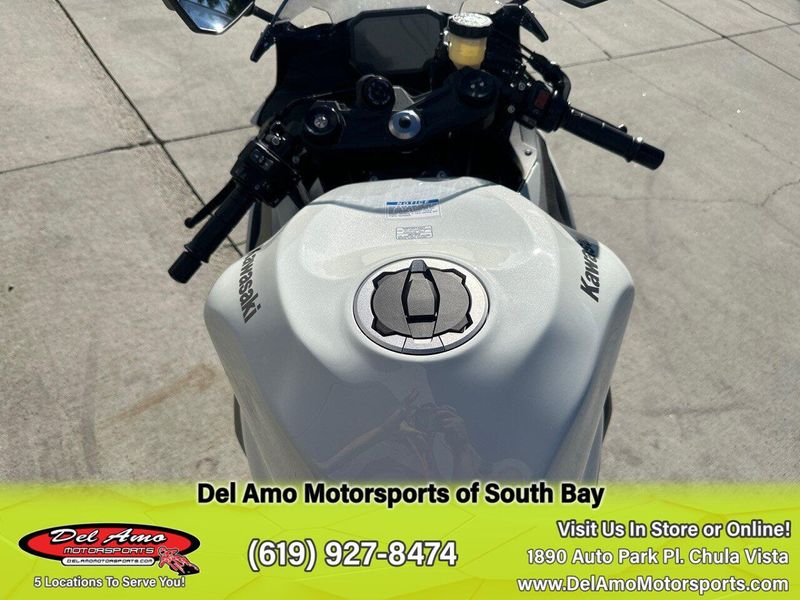 New 2025 Kawasaki NINJA ZX-6R ABS Image 11