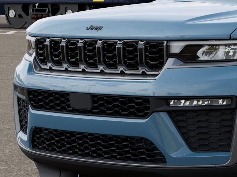 New 2026 Jeep Grand Cherokee Limited 4x2Image 7