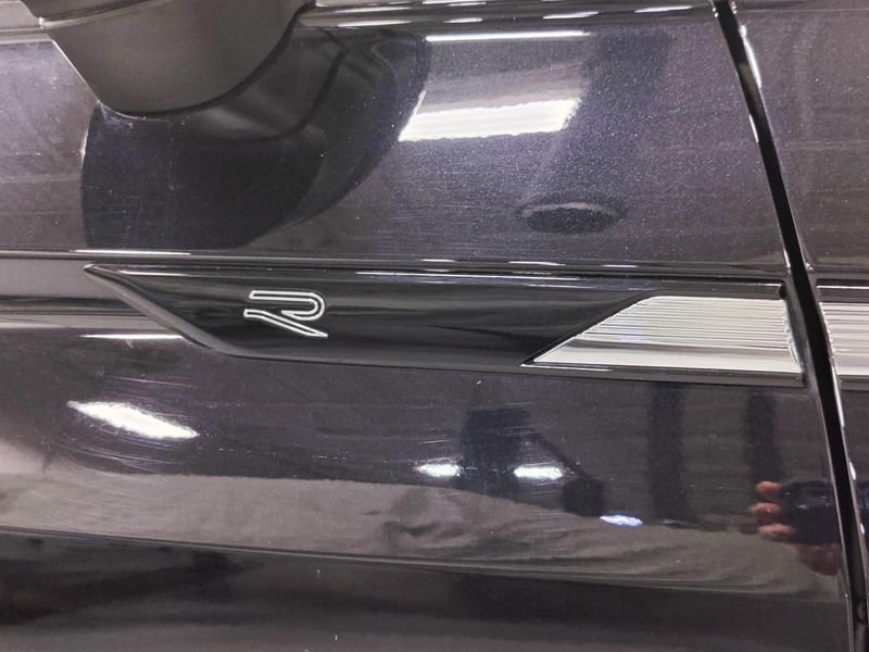 Used 2024 Volkswagen Tiguan AWD SEL R-Line w/Sunroof/NavImage 5