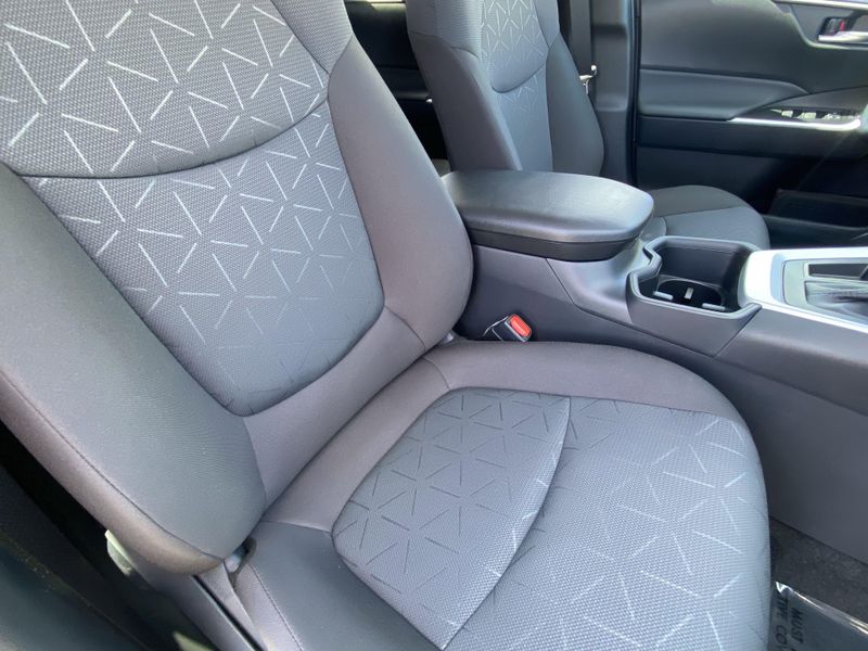 2025 Toyota RAV4 XLEImage 11