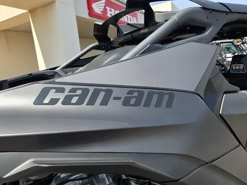 2025 Can-Am MAVERICK R MAX X 999T DCT TRIPLE BLACK Image 11