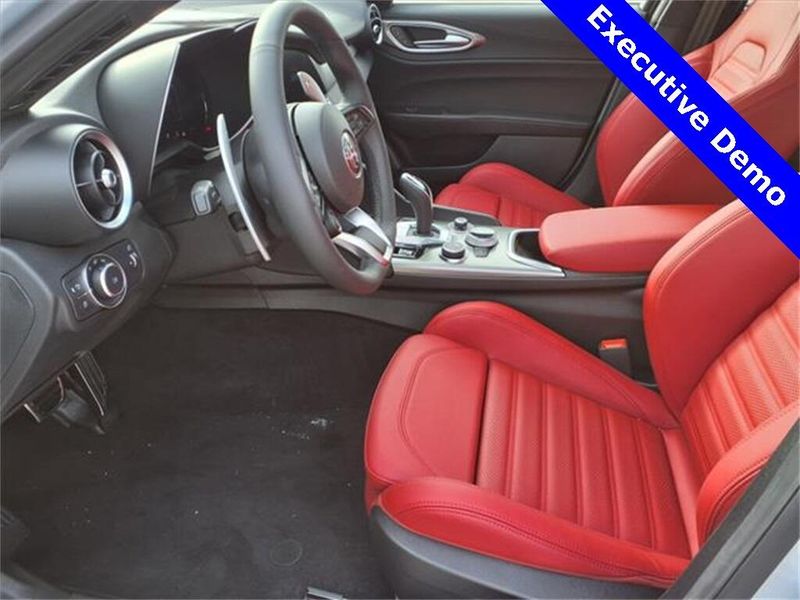 New 2025 Alfa Romeo Giulia VeloceImage 15