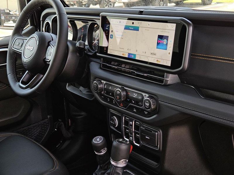 2025 Jeep Gladiator High Tide 4x4Image 9