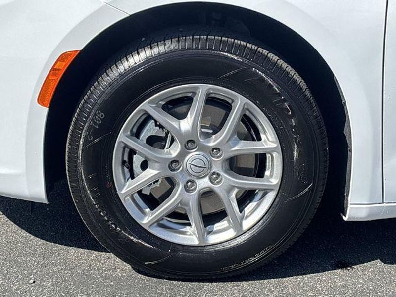 New 2026 Chrysler Pacifica SelectImage 10