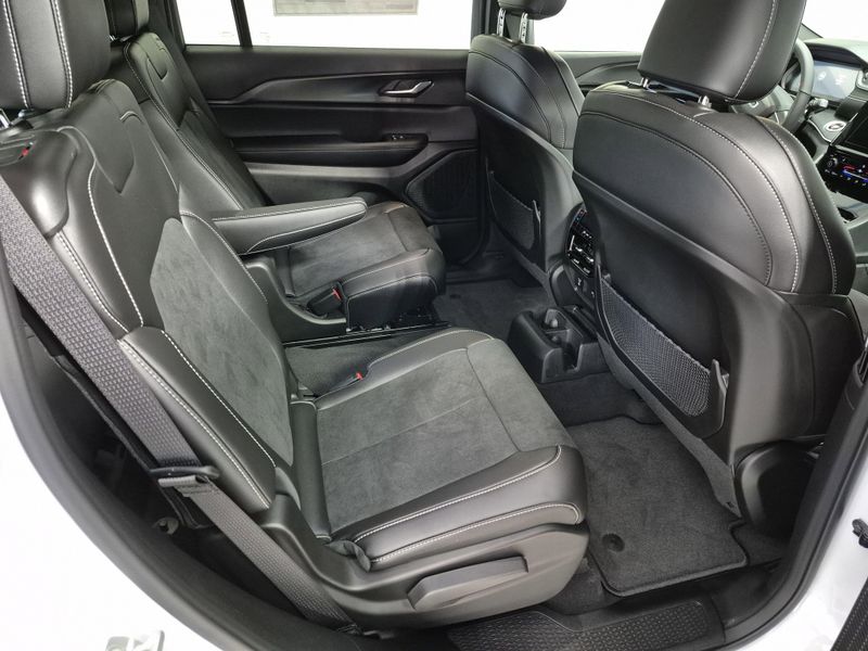 2025 Jeep Grand Cherokee L Altitude X 4x4Image 8