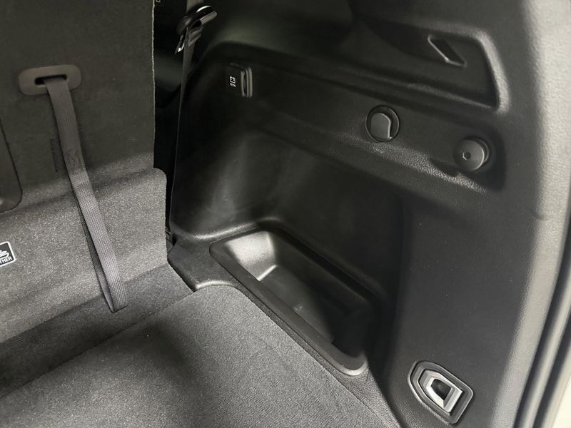 Used 2024 Jeep Grand Cherokee L LaredoImage 9