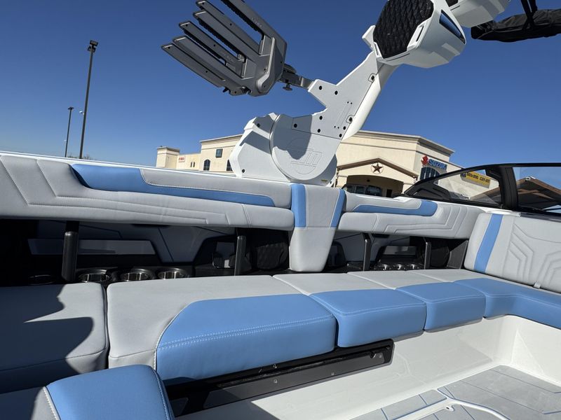 2025 MALIBU WAKESETTER 25 LSV Image 12