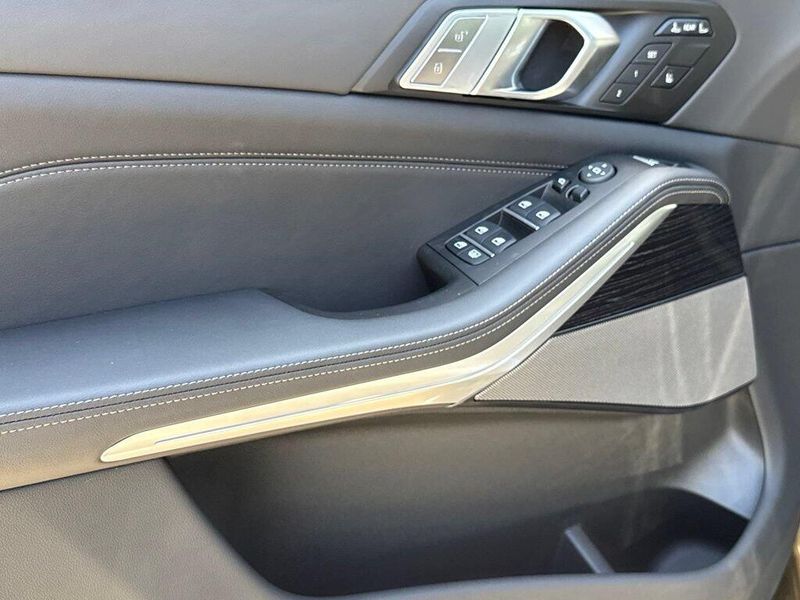 New 2027 BMW X7 xDrive40iImage 15