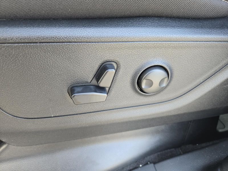 New 2026 RAM 1500 Big Horn Crew Cab 4x2 5'7' Box