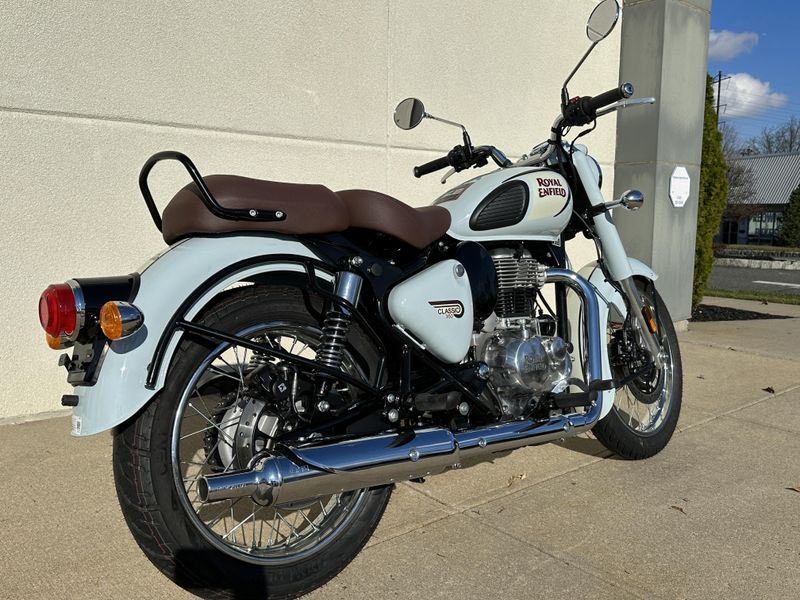 2024 Royal Enfield CLASSIC 350Image 3