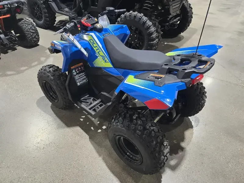 2025 Polaris OUTLAW 70 EFI VELOCITY BLUE AND LIFTED LIME Image 4