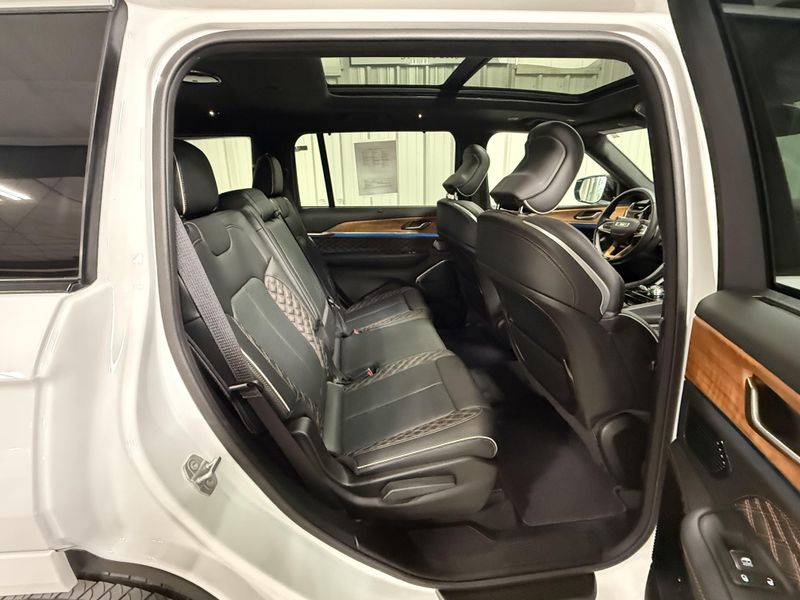 Used 2025 Jeep Grand Cherokee L Summit ReserveImage 11