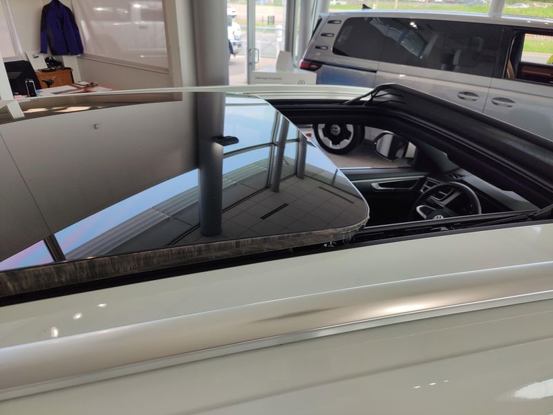 2025 Volkswagen Atlas Cross Sport SE AWD w/Technology/SunroofImage 6