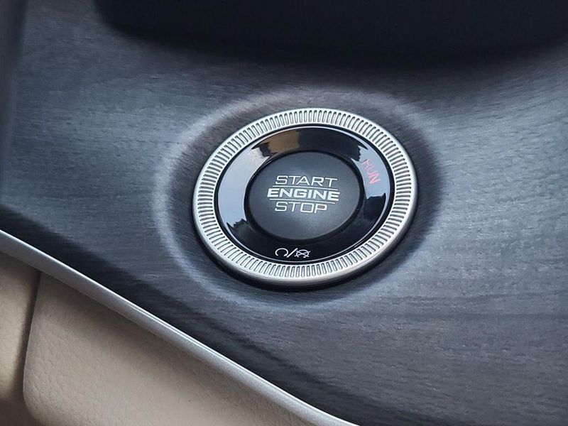 Used 2022 Jeep Grand Cherokee LimitedImage 17