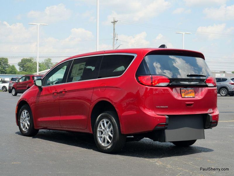 New 2025 Chrysler Voyager LXImage 29