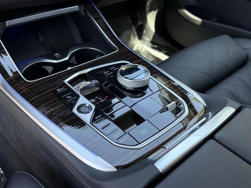 2025 BMW X7 xDrive40iImage 28
