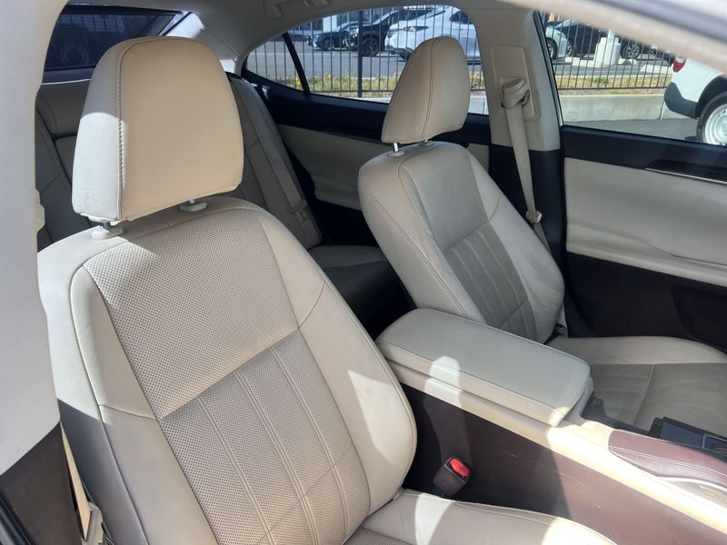 2017 Lexus ES 350Image 28