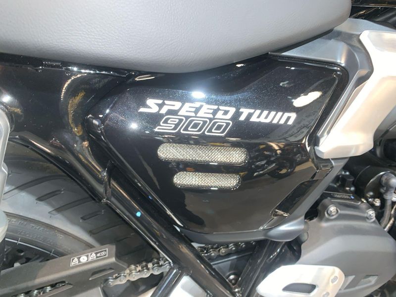 2025 Triumph SPEED TWIN 900 Image 14