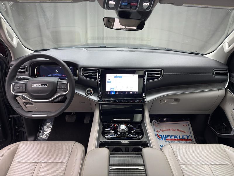 2023 Jeep Wagoneer Series IIIImage 8