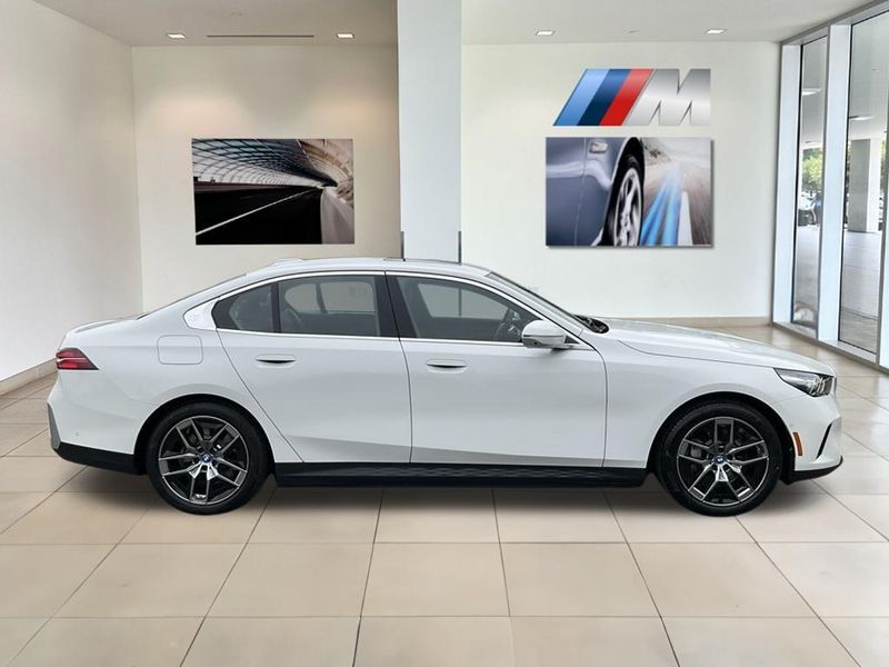 2025 BMW i5 eDrive40Image 9