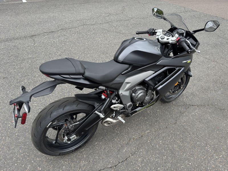 2025 Triumph Daytona 660 - SATIN GRANITE - SATIN JET BLACK 
