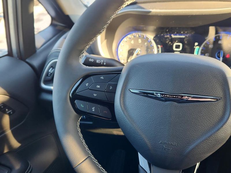 New 2026 Chrysler Pacifica Select