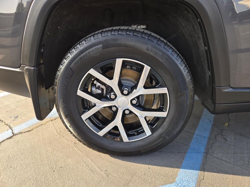 Used 2023 Jeep Grand Cherokee L Limited 4x2