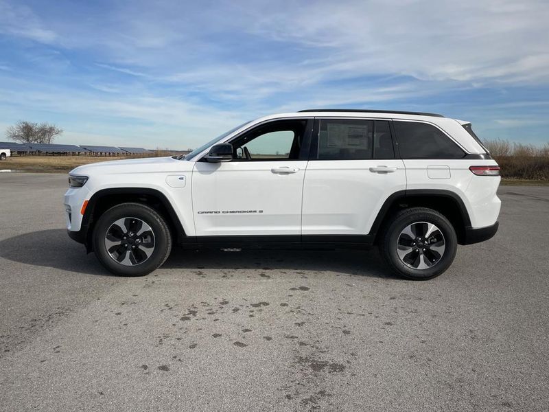 2024 Jeep Cherokee Limited 4xe photo 4