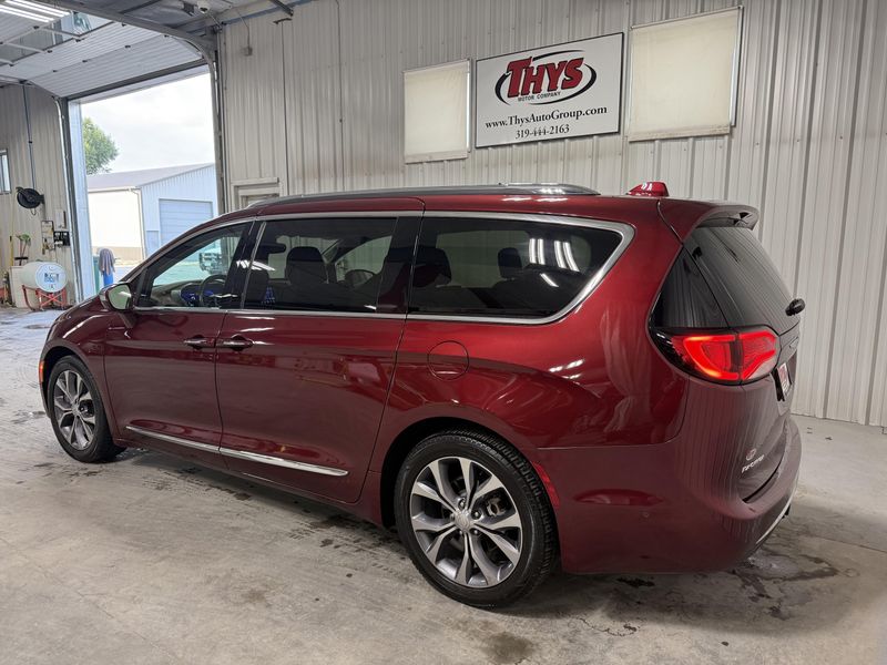 Used 2017 Chrysler Pacifica LimitedImage 13