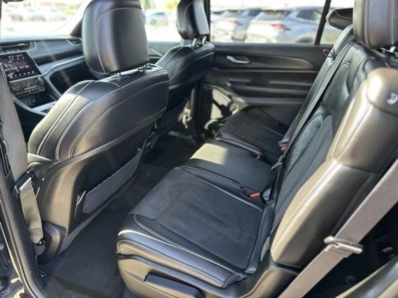 Used 2024 Jeep Grand Cherokee L AltitudeImage 13
