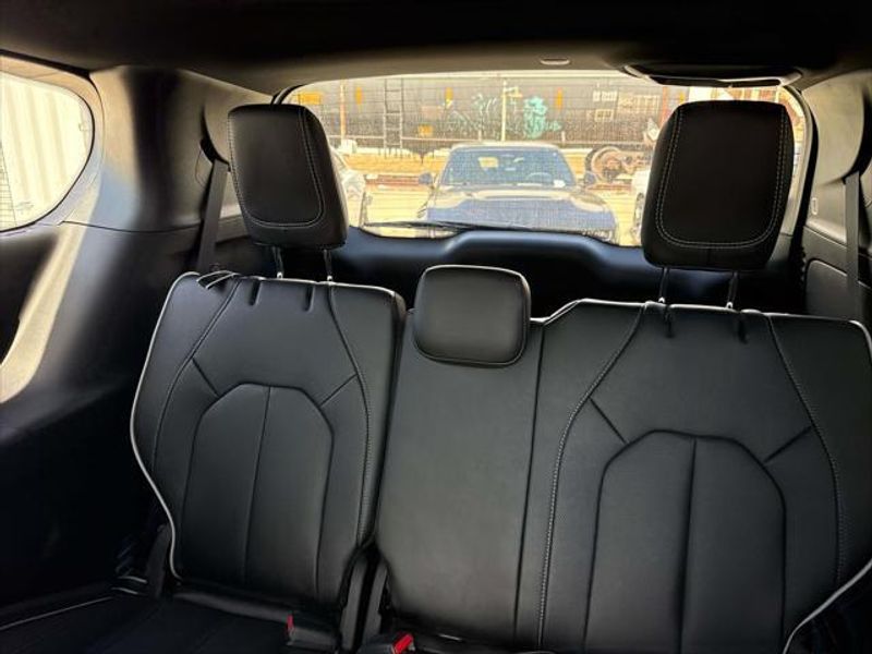 New 2027 Chrysler Pacifica Limited Awd