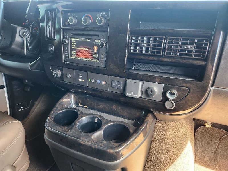 2019 GMC Savana Image 25