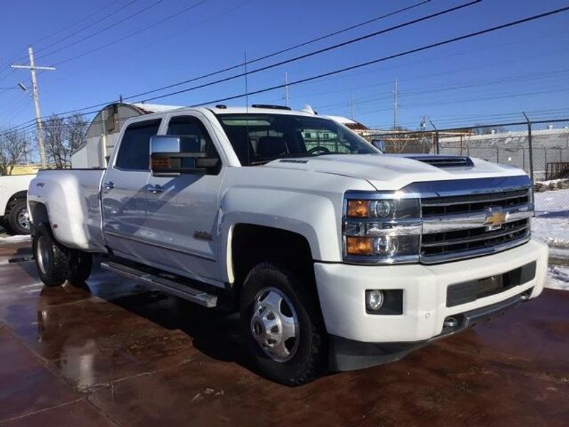 2018 Chevrolet Silverado 3500HD High CountryImage 7