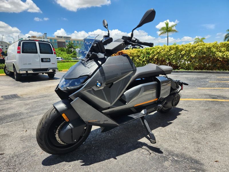 2023 BMW CE04  in a MAGELLAN GREY METALLIC exterior color. BMW Motorcycles of Miami 786-845-0052 motorcyclesofmiami.com 