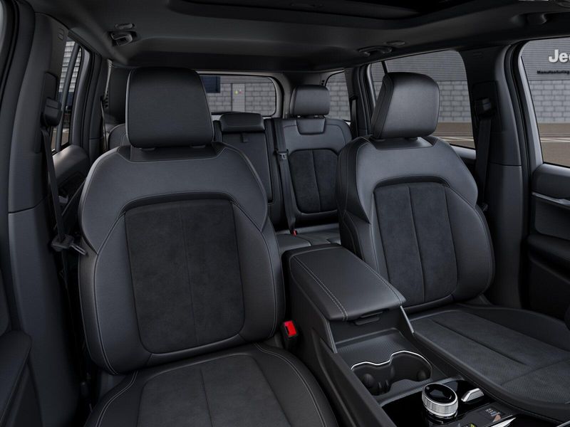 New 2026 Jeep Grand Cherokee Laredo Altitude 4x4