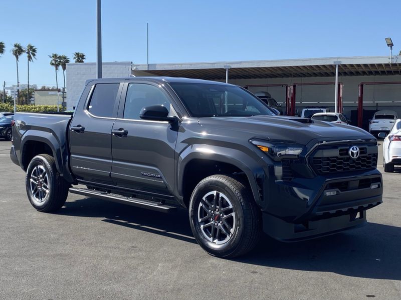 2025 Toyota Tacoma TRD SportImage 2