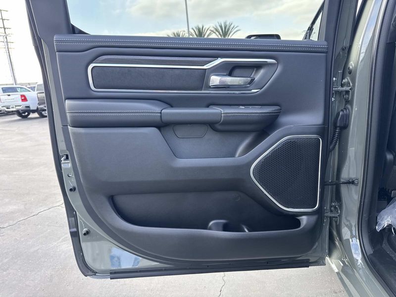 New 2026 RAM 1500 Laramie Crew Cab 4x2 5'7' Box